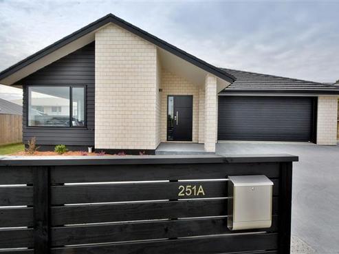 251A Larnach Road, Waverley