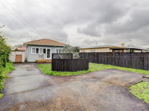 16 Ramsay Street, Frankton