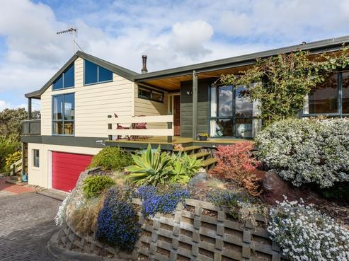 18 Pohutukawa Crescent, Raumati Beach