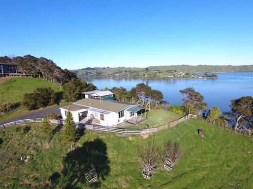 4 Willow Point Road, Taharoa