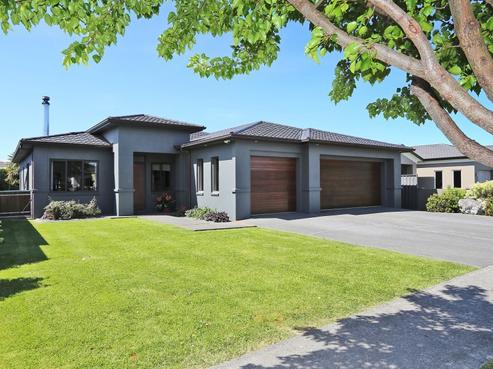 3 Heynes Place, Clive