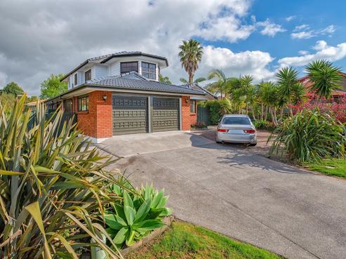 19 Pinewood Grove, Botany Downs