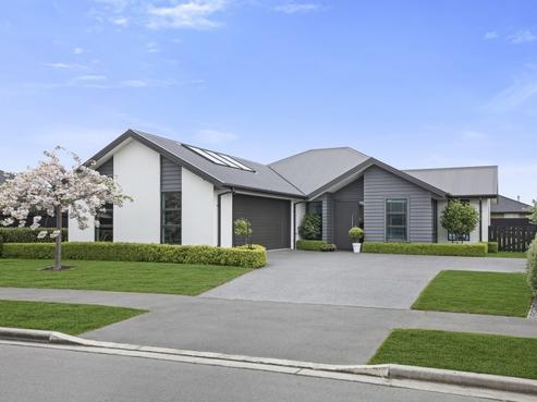 16 Handley Crescent, Hornby