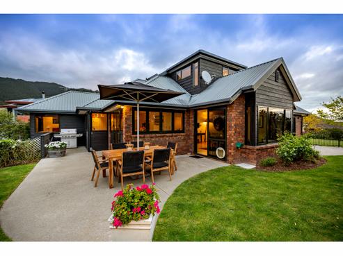 34 Olympus Way, Richmond