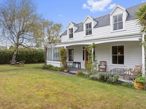 1677 Cust Road, Cust