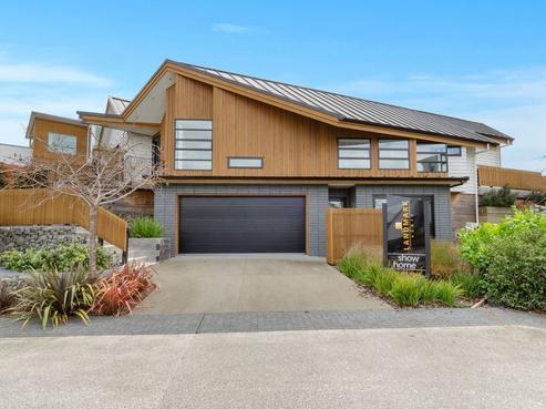 16 Tuatini Place, Long Bay
