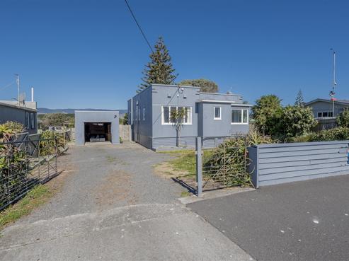 52 Marine Parade, Otaki Beach