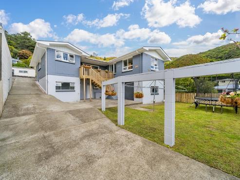 6 Holmes Grove, Naenae