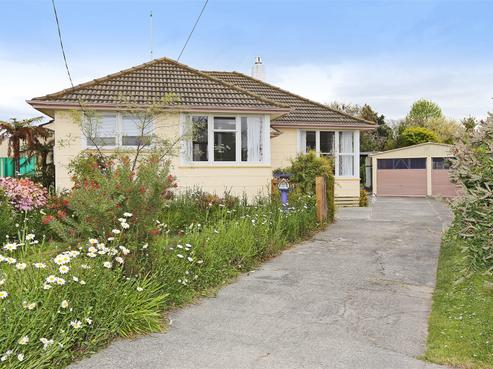 809 Wavell Place, Akina