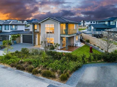 4 Eastreef Court, Long Bay