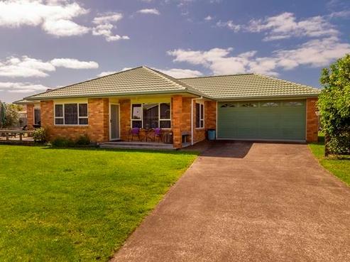 18 Cholmondeley Crescent, Whitianga