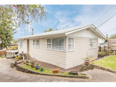 20 Stottholm Road, Titirangi