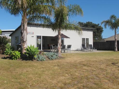 115 Kowhai Avenue, Matarangi
