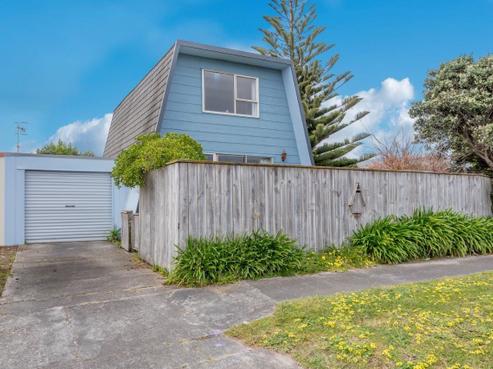 1B Reeves Street, Waikanae Beach