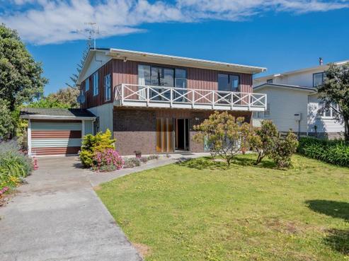 24 Field Way, Waikanae Beach