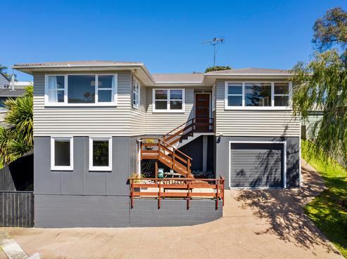 44 Lauderdale Road, Birkdale