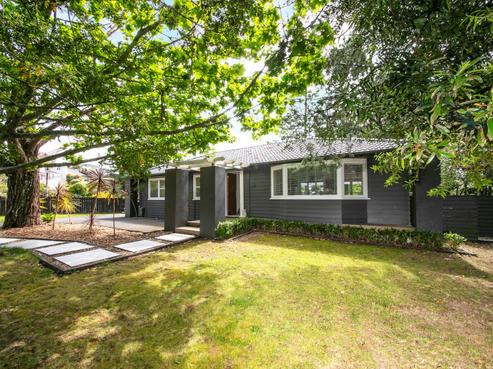 35 Derwent Crescent, Titirangi