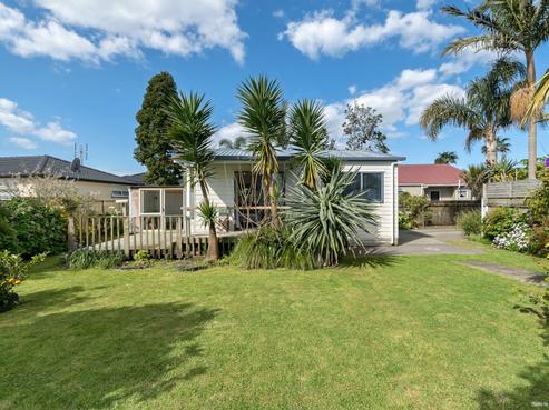 8A Lillian Place, Orewa