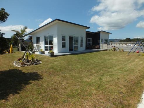 122 Ngaio Drive, Matarangi