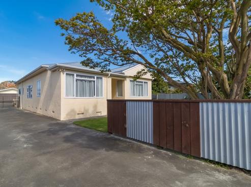 809 Churchill Street, Akina