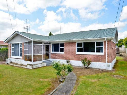 28 Lewis Street, Glenview