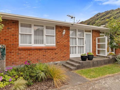 4/415 Muritai Road, Eastbourne