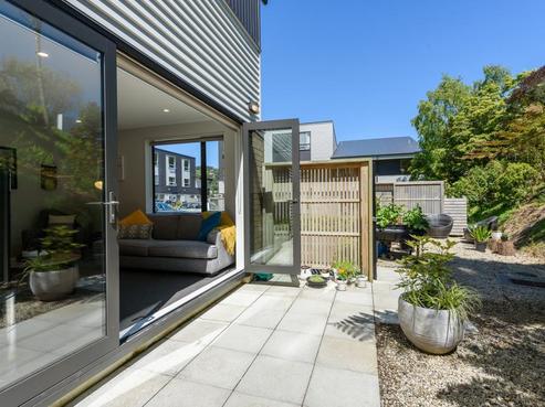 22/8 Thatcher Crescent, Crofton Downs