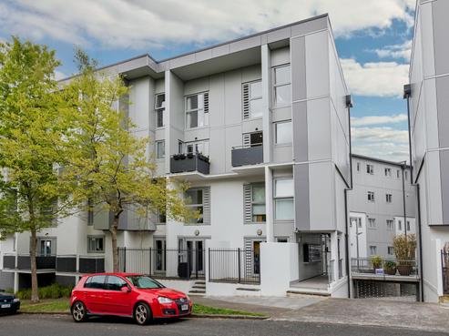 2/2 Western Springs Road, Morningside