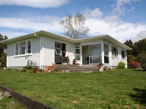 346 Tarata Road, Inglewood