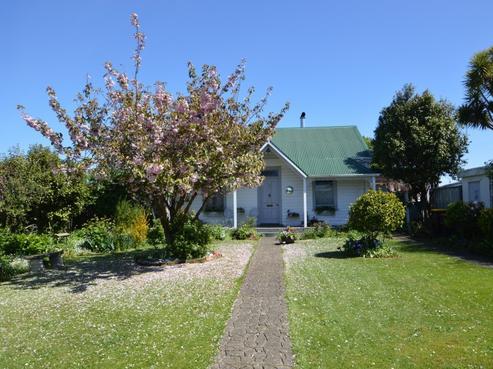 215 Pomona Street, Strathern