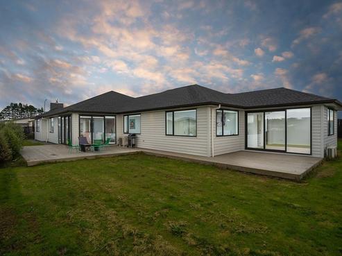 11 Riverhead Point Drive, Riverhead