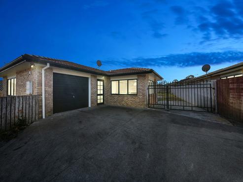 2/415 Roscommon Road, Clendon Park