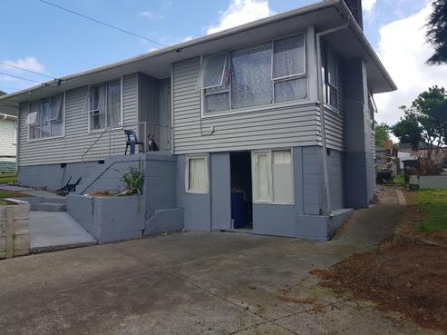 8 Leonard Place, Otara