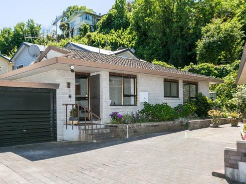 2/31 Shakespeare Road, Napier Hill