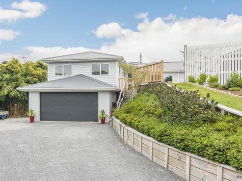 2C Kew Grove, Raumati Beach