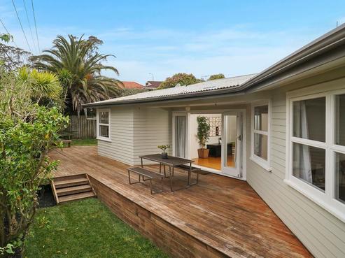 332 East Coast Road, Sunnynook