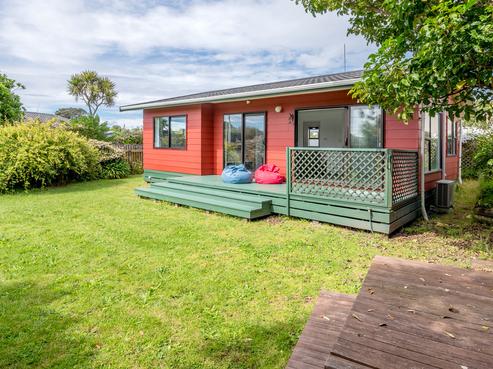 3 Manuka Street, Otaki Beach