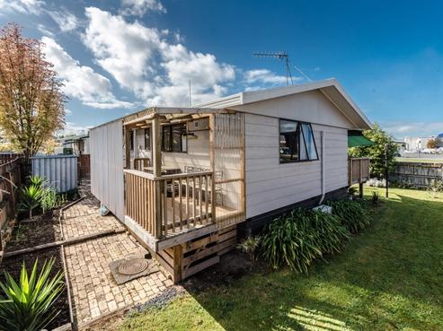 84 Kahikatea Drive, Melville
