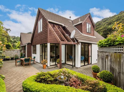 4/130 Muritai Road, Eastbourne