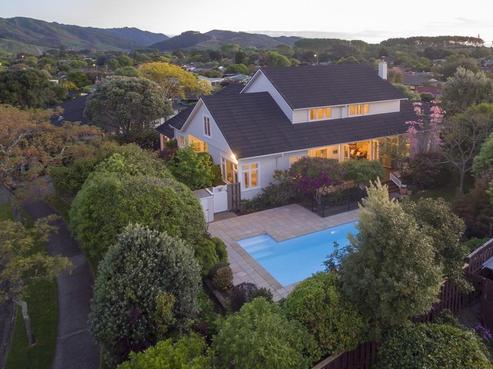 6 Rosebank Grove, Waikanae