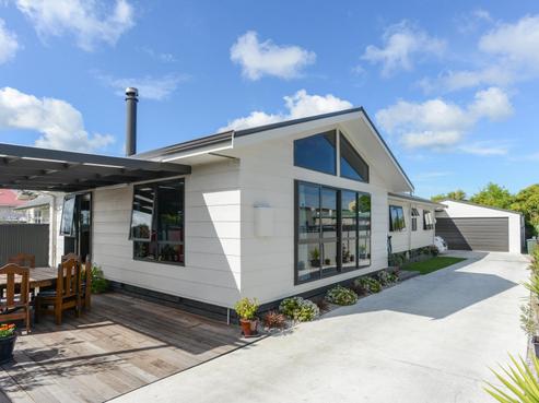 407 Avenue Road East, Hastings