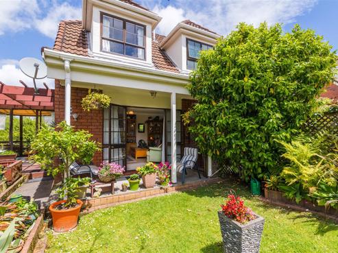 2/63 Manhattan Heights, Glendene