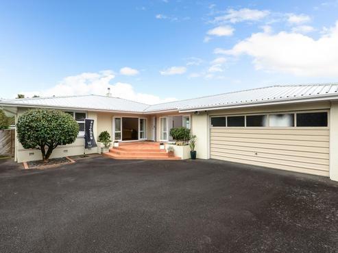 15 Strowan Avenue, Fairfield