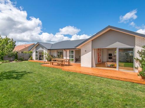 6 Churchill Drive, Fernside