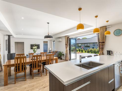 2 Batsford Lane, Lower Shotover