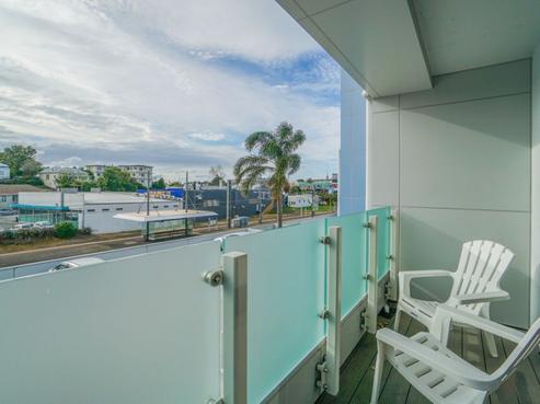 214/3 Morningside Drive, Morningside