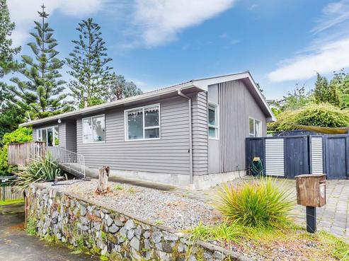 8 Penryn Drive, Mana