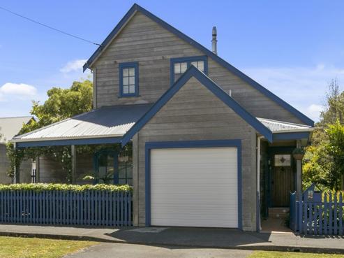 16 Karamu Street, Eastbourne