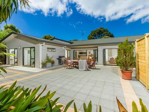 35 Lyons Avenue, Murrays Bay