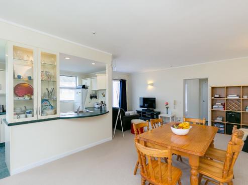566L Adelaide Road, Berhampore
